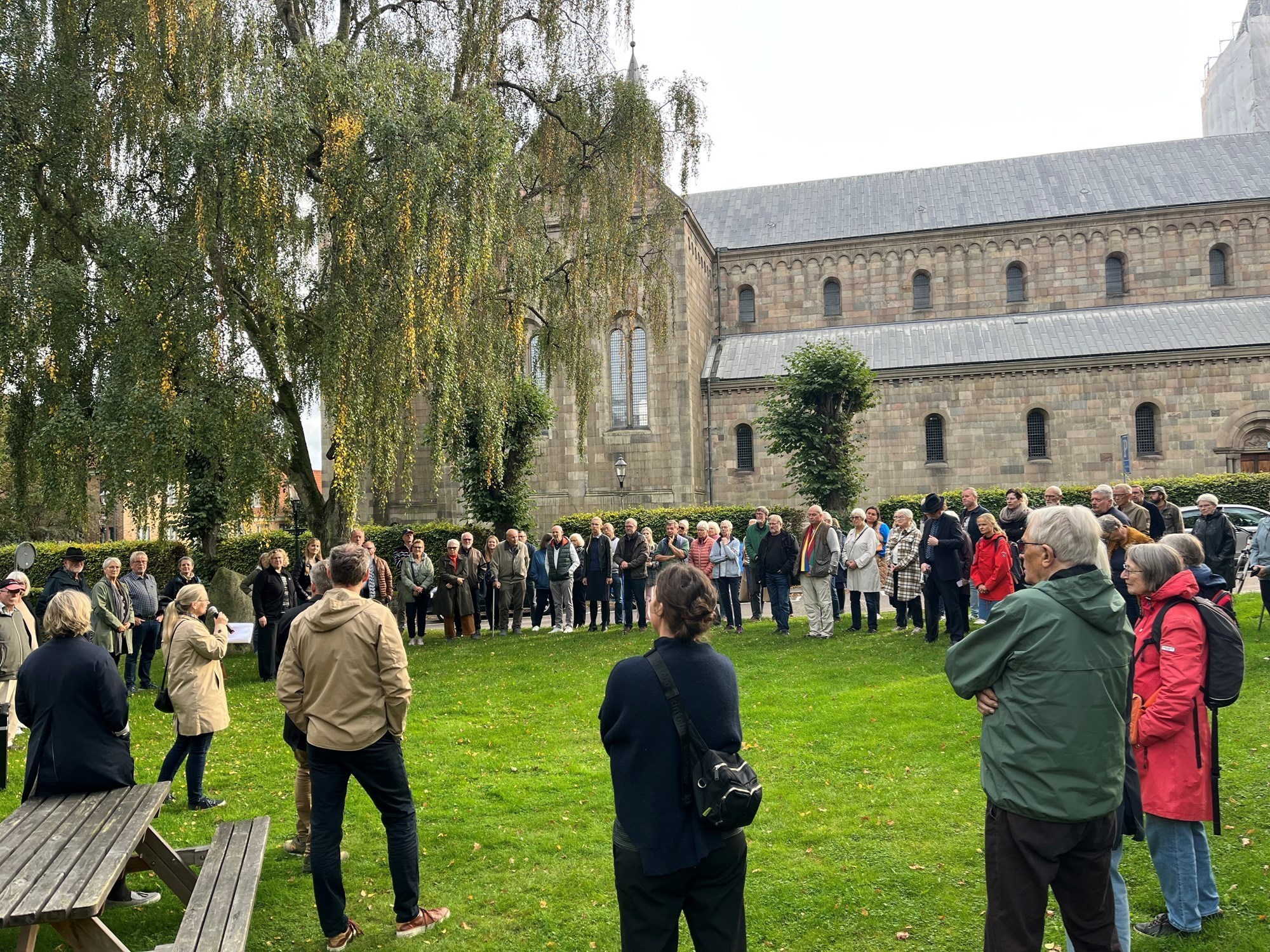 Ved Viborg Domkirke. Arkitekt Therese Agerkilde fortæller.
