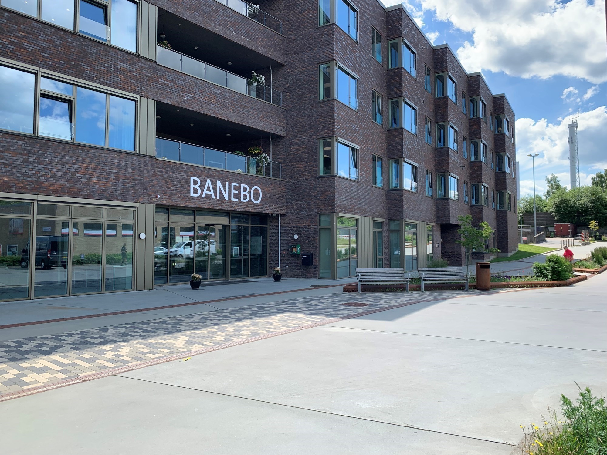 Banebos indgangsparti